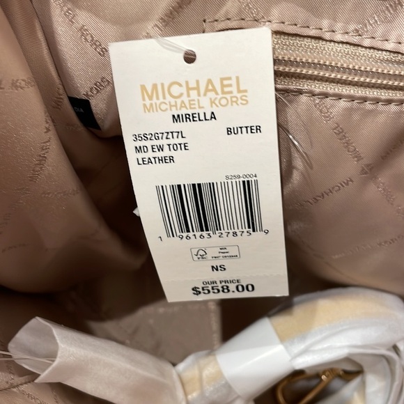 MICHAEL KORS 💛
Mirella Medium Pebbled Leather Tote Bag - Picture 8 of 10
